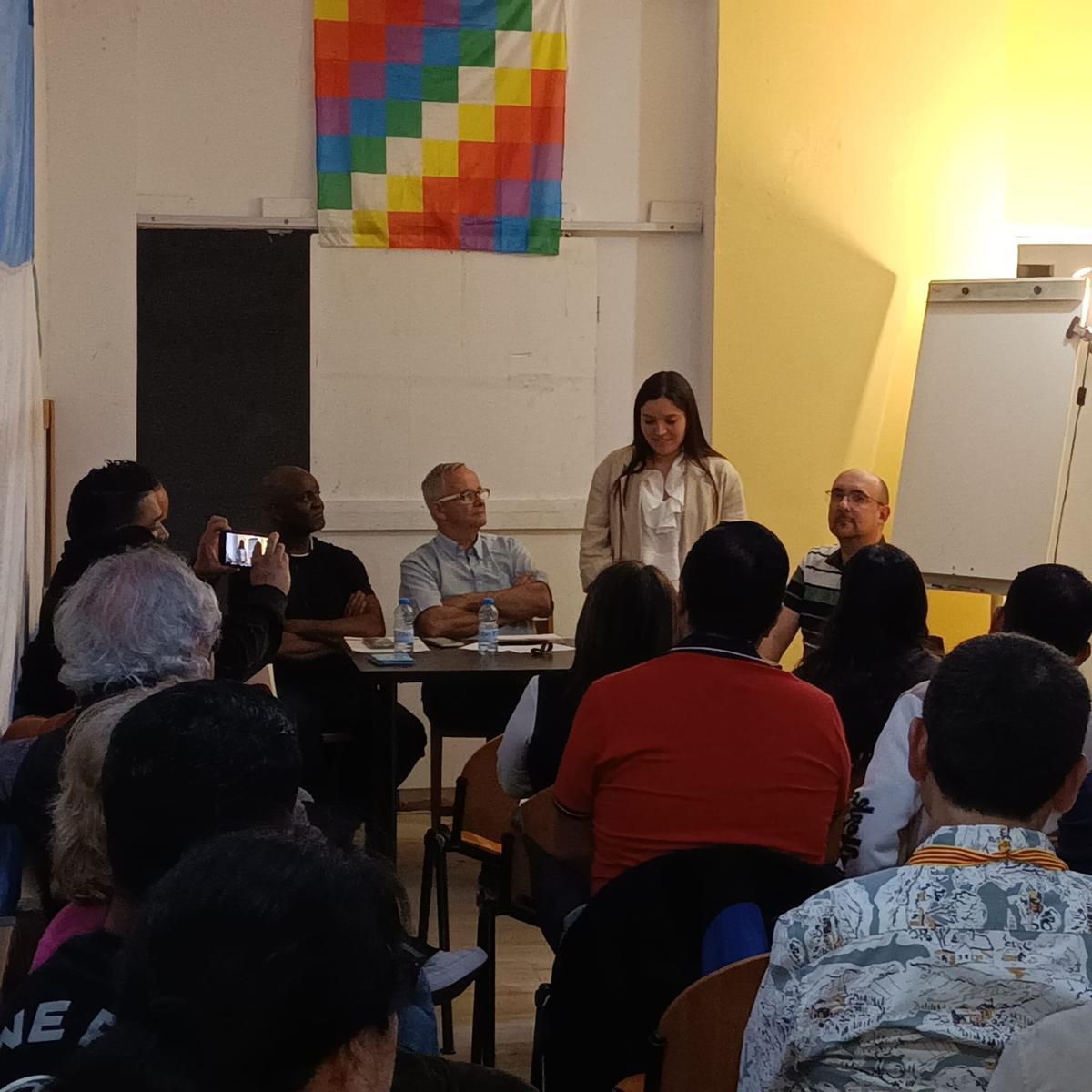 Claudia Ochoa, durante la presentación del curso de catalán del Casal Argentí