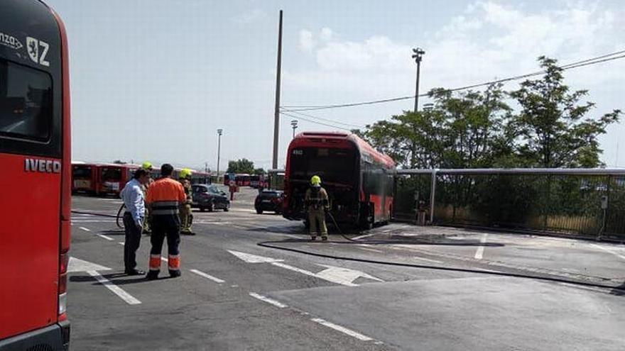 Arde un autobús urbano en las cocheras de Avanza