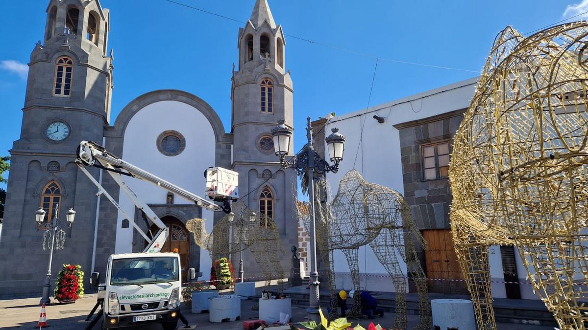 Telde coloca 170.000 bombillas microled para adornar las calles durante la Navidad.