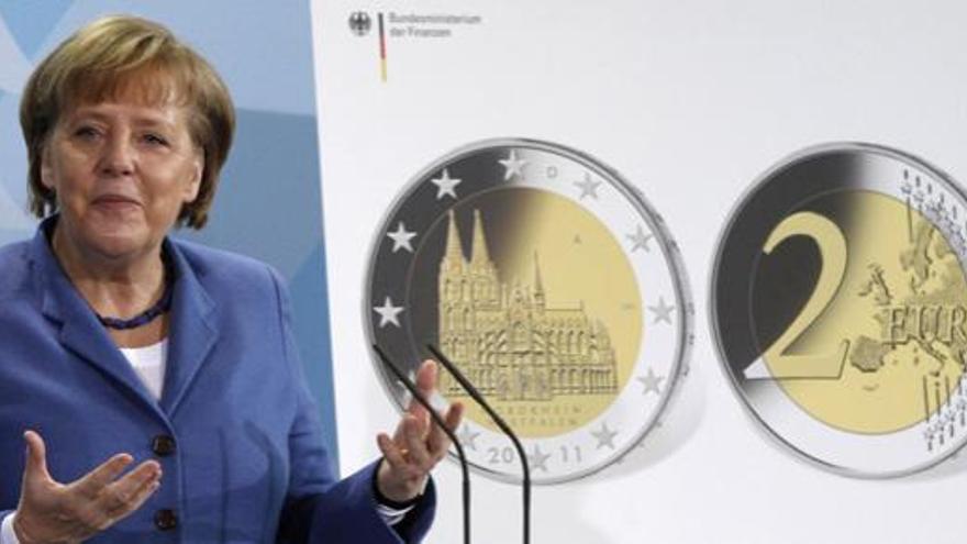 Merkel reivindica la vigencia del Euro.