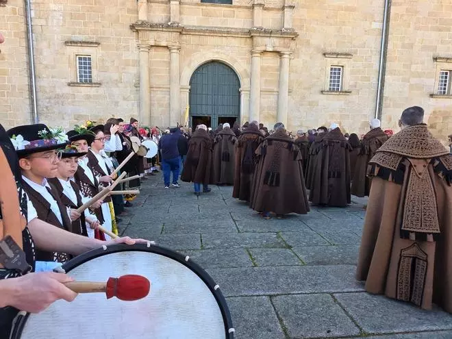 Cientos de zamoranos y trasnmontanos arropan la exaltación de la capa mirandesa