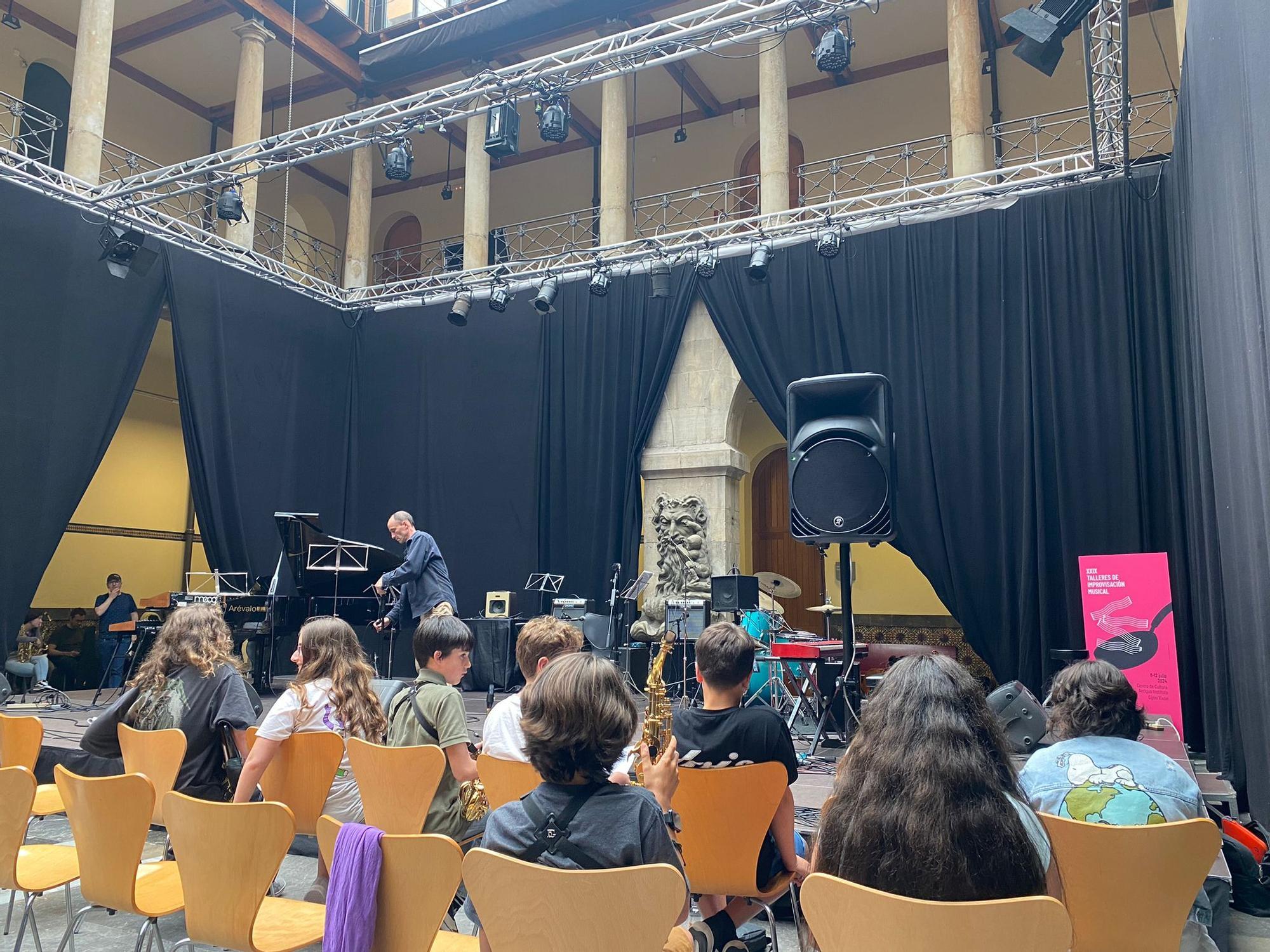 Así fue el concierto para clausurar los talleres de improvisación musical en Gijón (en imágenes)