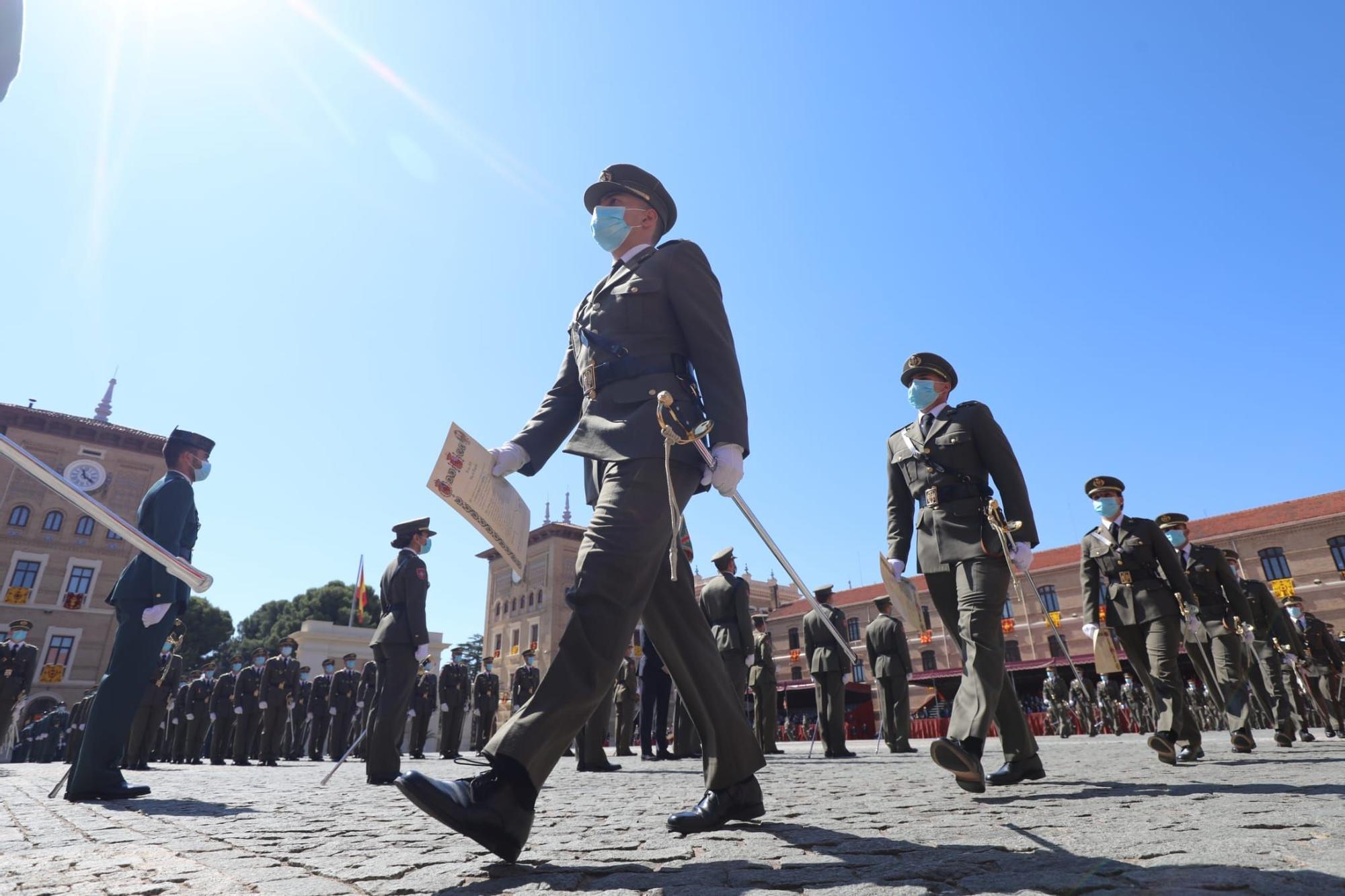 El Rey preside la entrega de despachos a los nuevos oficiales del Ejército y la Guardia Civil