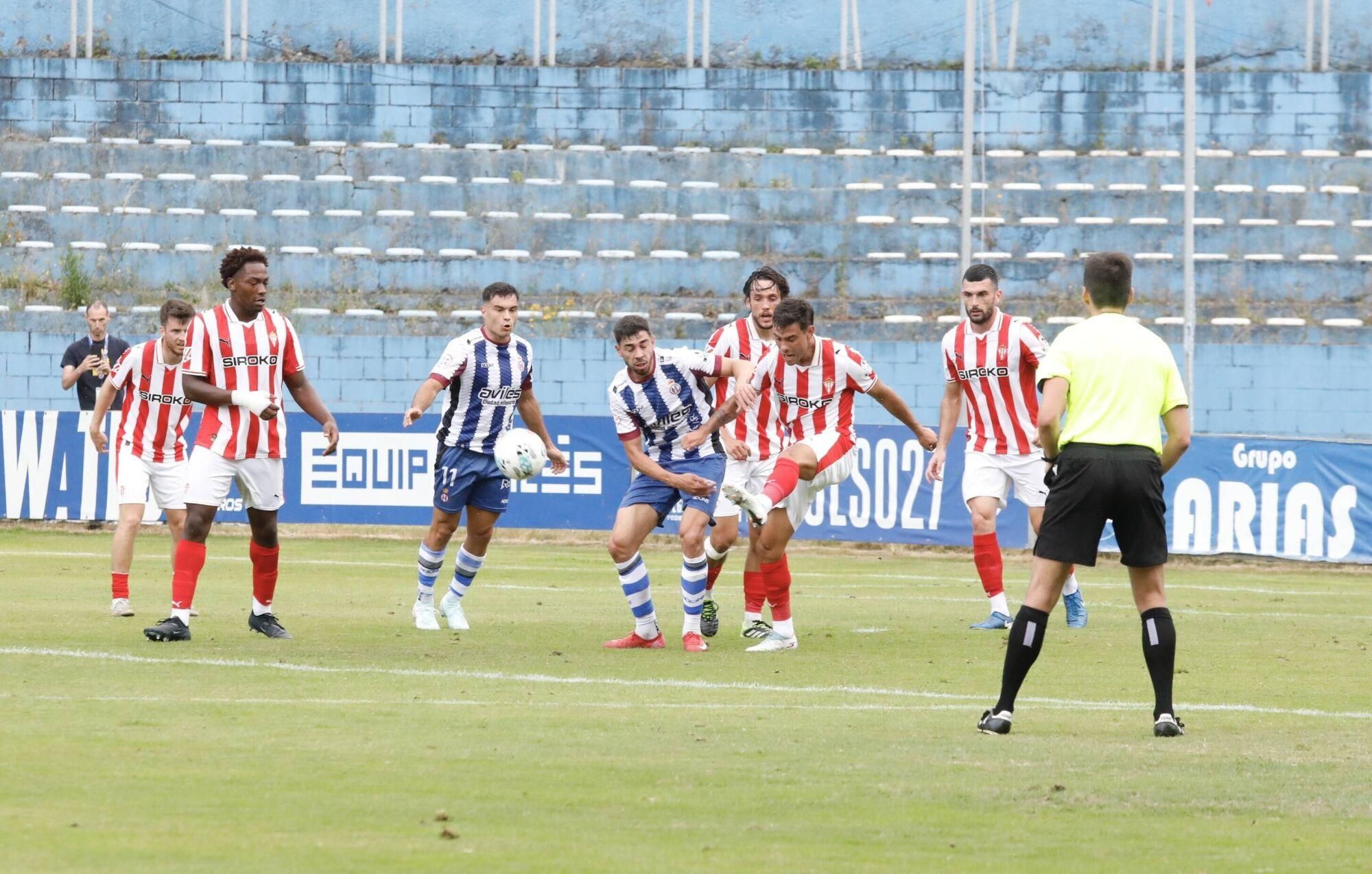 EN IMÁGENES: Partido amistoso entre Real Avilés y Real Sporting