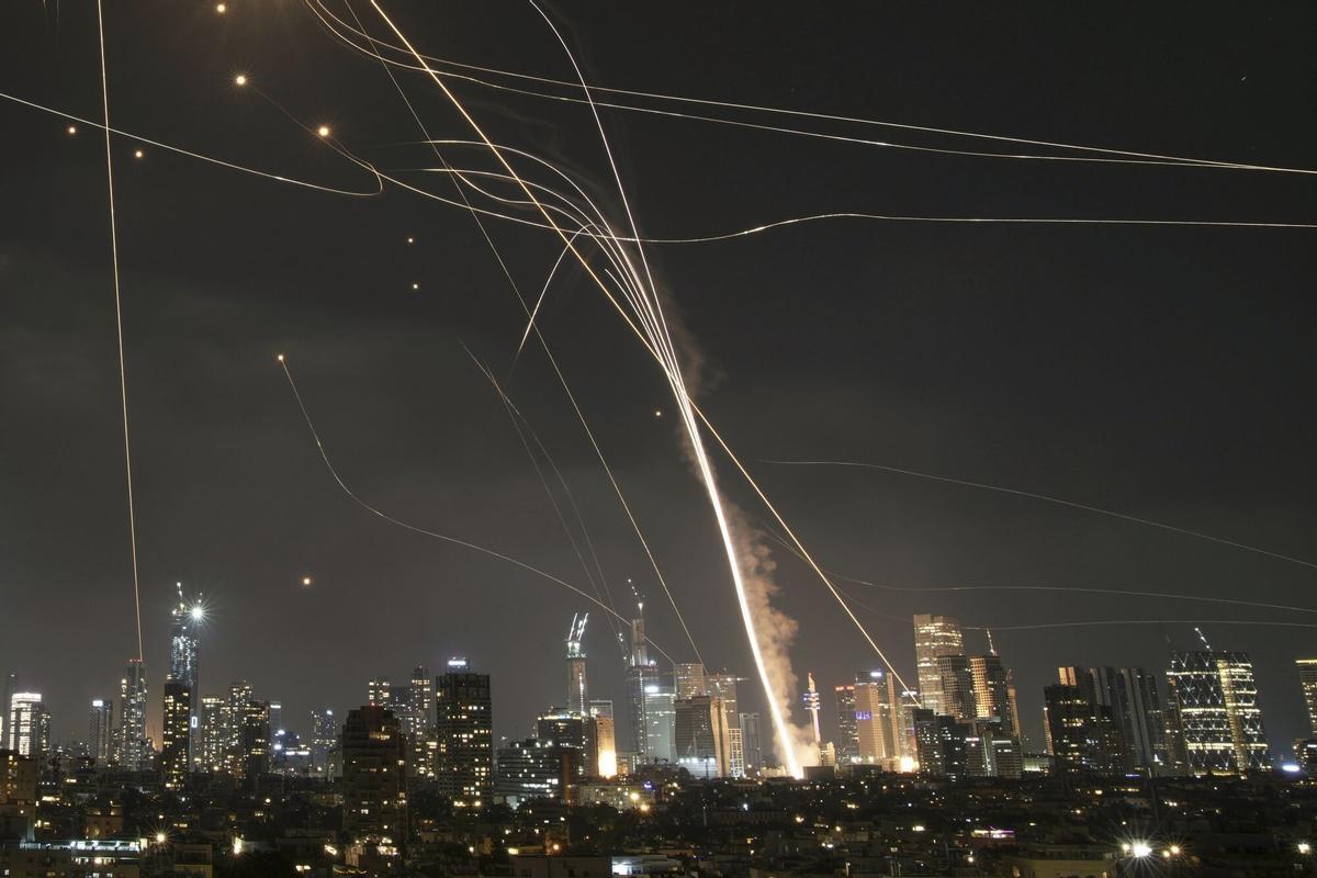 Israel respon a la represàlia de l'Iran i l'intercanvi de míssils i bombardejos s'empitjora