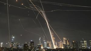 Israel respon a la represàlia de l'Iran i l'intercanvi de míssils i bombardejos s'empitjora