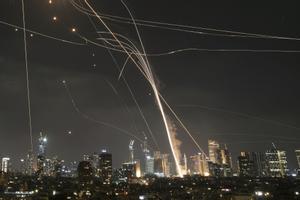 Israel respon a la represàlia de l'Iran i l'intercanvi de míssils i bombardejos s'empitjora
