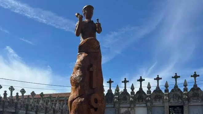 Un cantero para conmemorar el centenario del cementerio vigués de Matamá