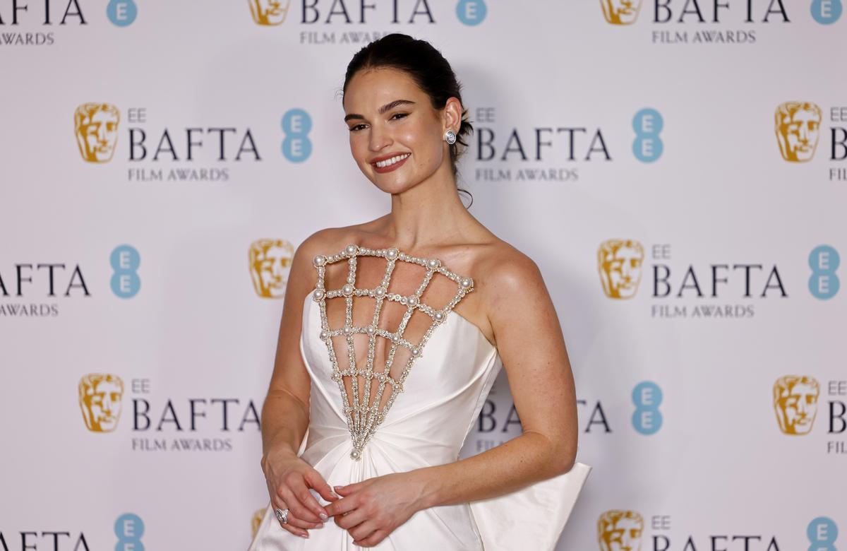 London (United Kingdom), 19/02/2023.- Lily James poses in the press room of the 2023 EE BAFTA Film Awards ceremony at the Southbank Centre, in London, Britain, 19 February 2023. The event is hosted by the British Academy of Film and Television Arts (BAFTA). (Reino Unido, Londres) EFE/EPA/TOLGA AKMEN *** Local Caption *** TEST CAPTION