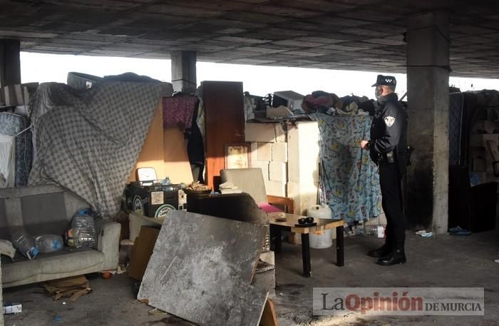 Tensión en San Pío X durante el desalojo de okupas en un edificio abandonado