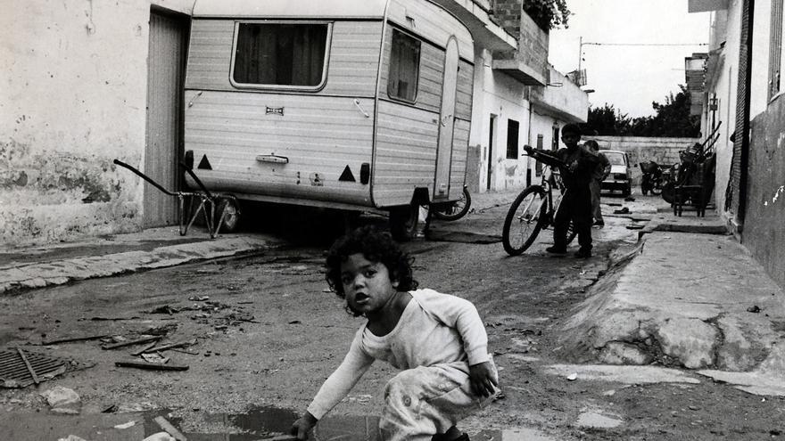 L’Alcúdia 1994. No tan lejos de la pobreza. Vecinos del barrio de Les Comes de L’Alcúdia reclamaron en 1994 ayudas para sobrevivir.