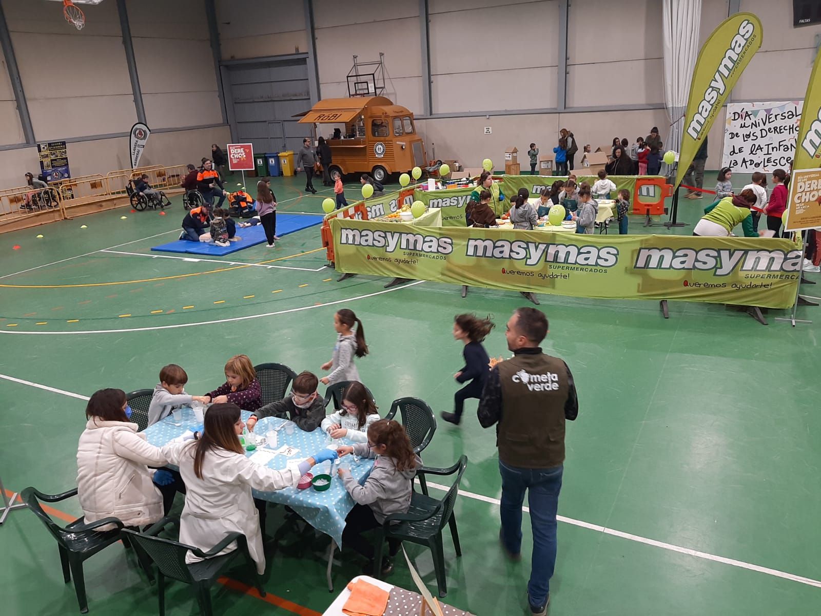 Llanera celebra el Día de los Derechos de la Infancia: así han sido las concurridas actividades lúdicas