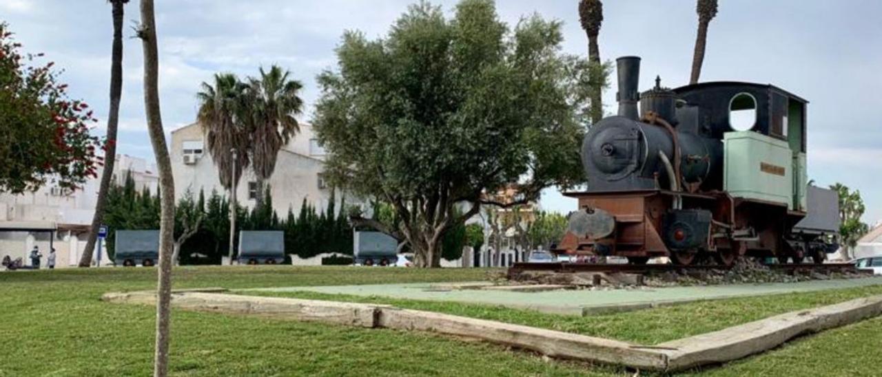 La locomotora, ubicada actualmente en Los Alcázares, en Murcia.