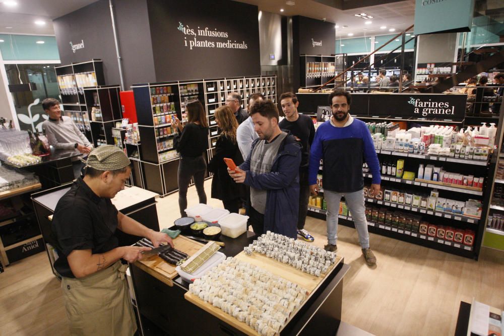 Borja García i Aday inauguren una botiga d'alimentació saludable a Girona