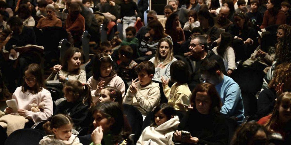 El Teatro Principal se llenó para la representación. |  Rafa Vázquez