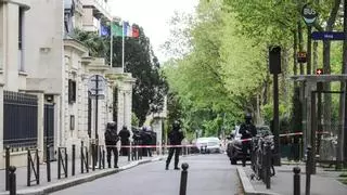 Detenido un hombre que llevaba un chaleco con falsas granadas en el consulado de Irán en París