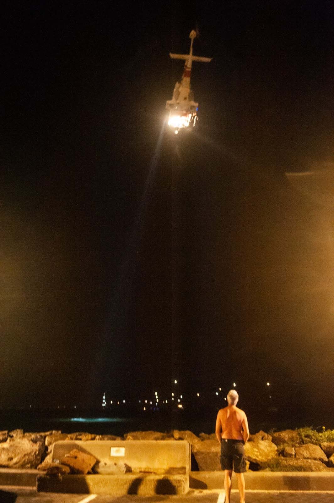 Un velero queda embarrancado en el puerto de la Savina en Formentera