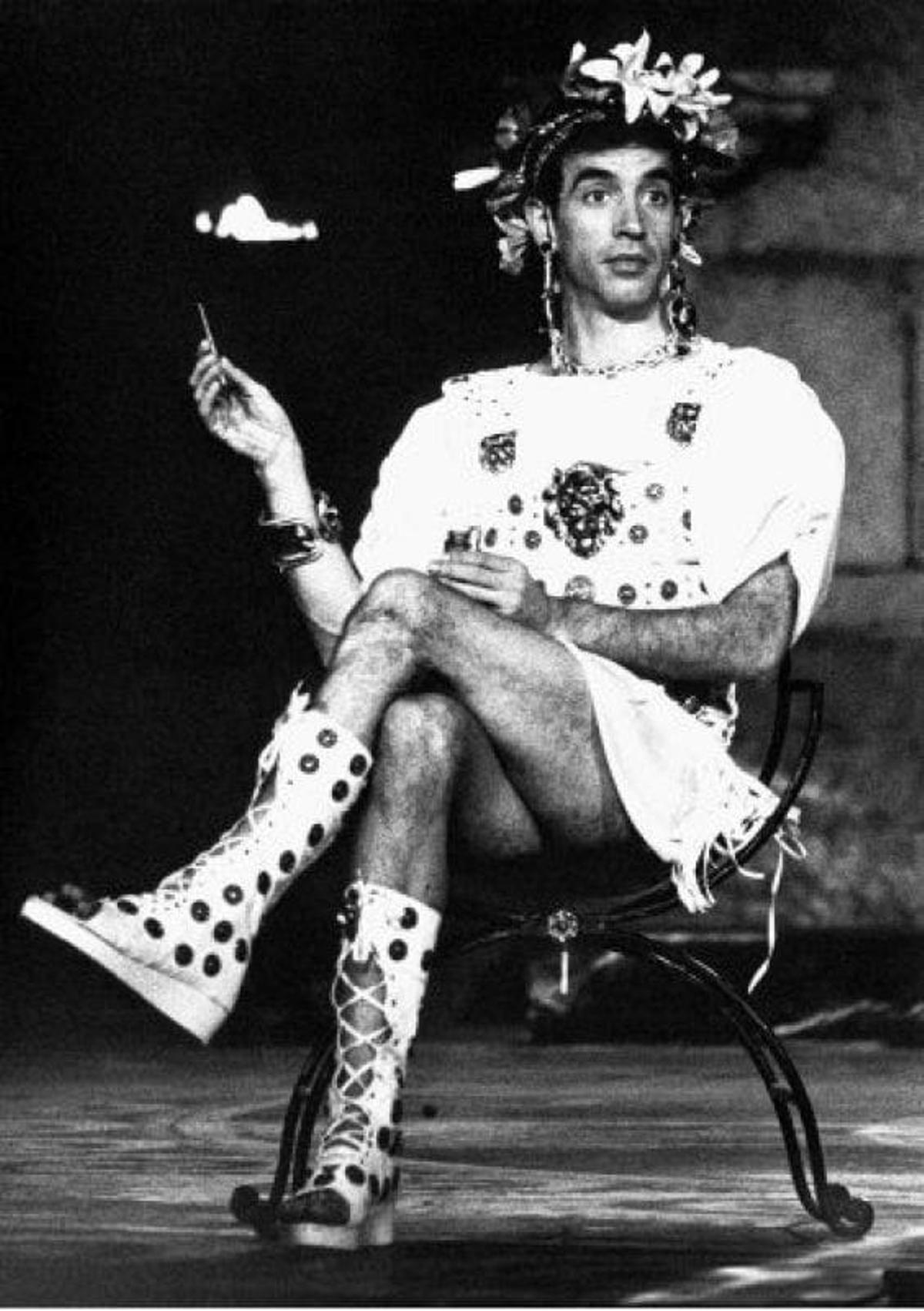 Imanol Arias interpretando a Calígula, en el Teatro Romano de Mérida en 1990.