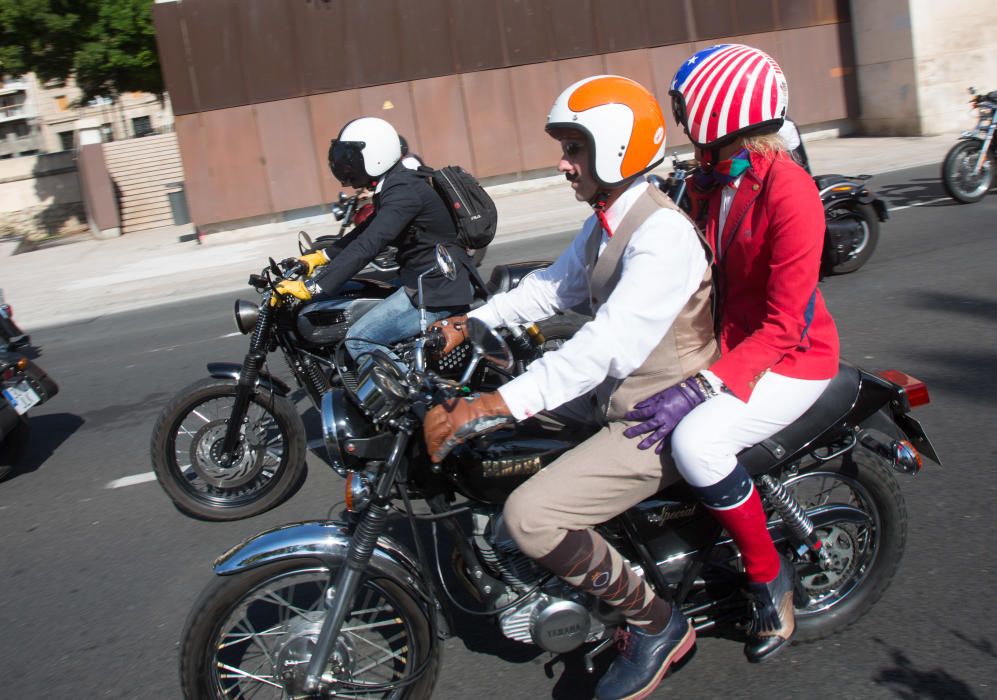 Motos custom y vintage invaden Alicante para luchar contra el cáncer de próstata