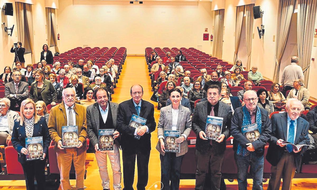 Participantes en la presentación de la nueva publicación