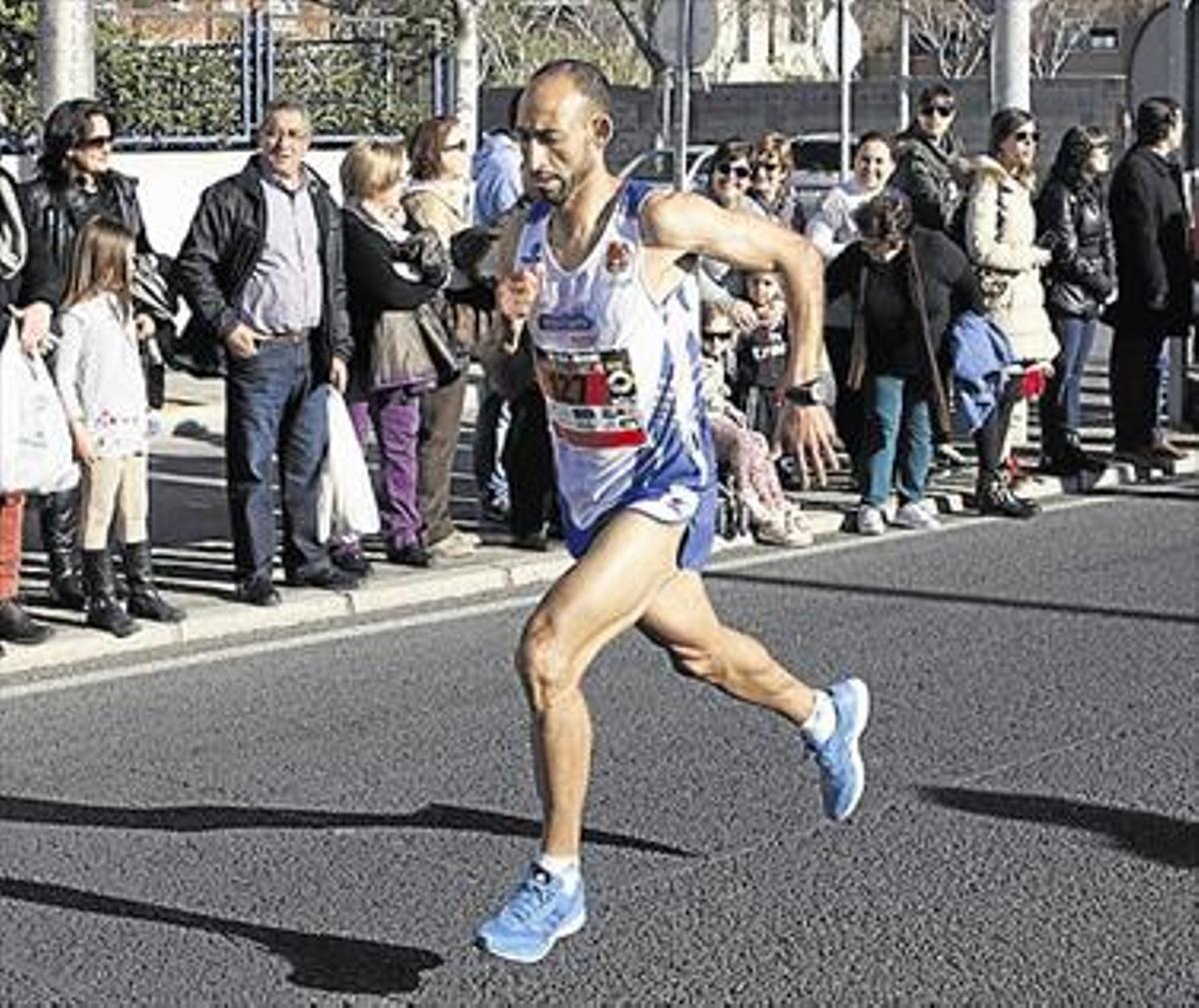 Ahouchar gana el VI 10k HdosO y Checa bate el récord femenino
