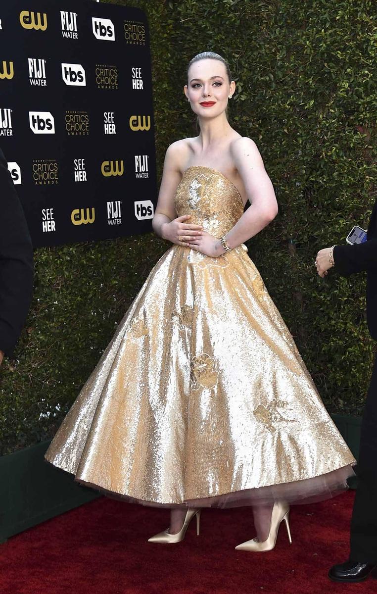 Elle Fanning, todo al dorado