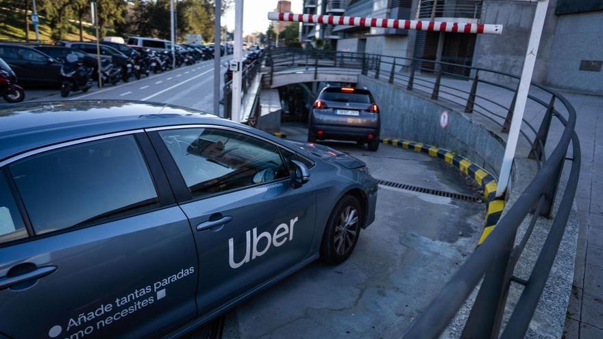 Els conductors de VTC sèniors temen perdre la feina amb la nova llei del taxi