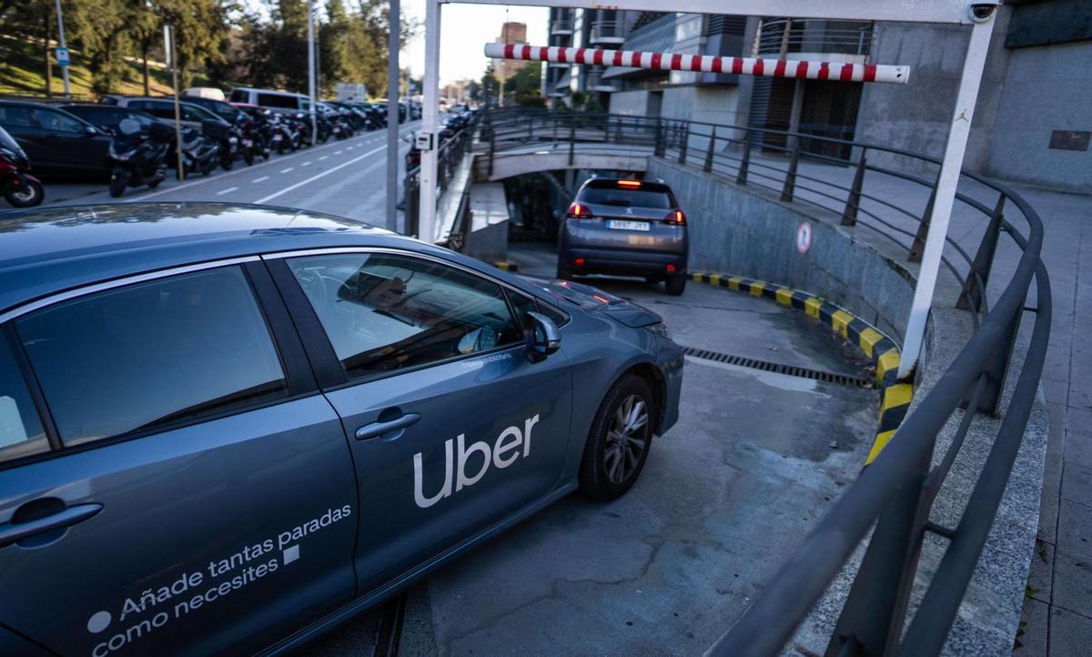 Els conductors de VTC sèniors temen perdre la feina amb la nova llei del taxi