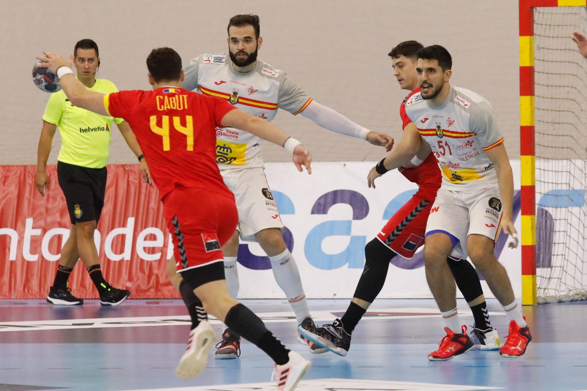 Las mejores imágenes del España-Rumanía de balonmano disputado en Avilés