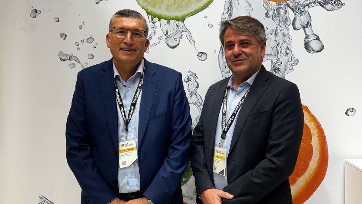 Ginés Calvo, director de Sector Agrario de Alicante y Murcia y Rafael Zaragoza, director oficina de Grandes Empresas de Murcia