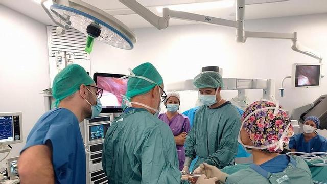 Un equip de cirurgians de la Vall d’Hebron realitza un trasplantament