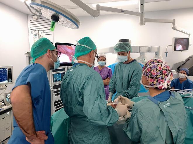 Vall d'Hebron realiza el primer trasplante de España entre dos personas con VIH y abre una nueva vía para aumentar la donación de órganos