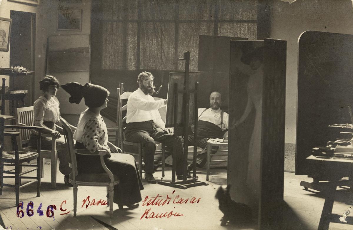 Ramón Casas pintando a Júlia y a Flora Peraire en presencia de Adolf Mas. 1912.