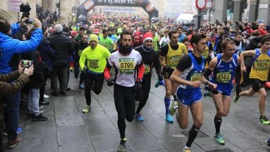 Los participantes, en la salida de la San Silvestre