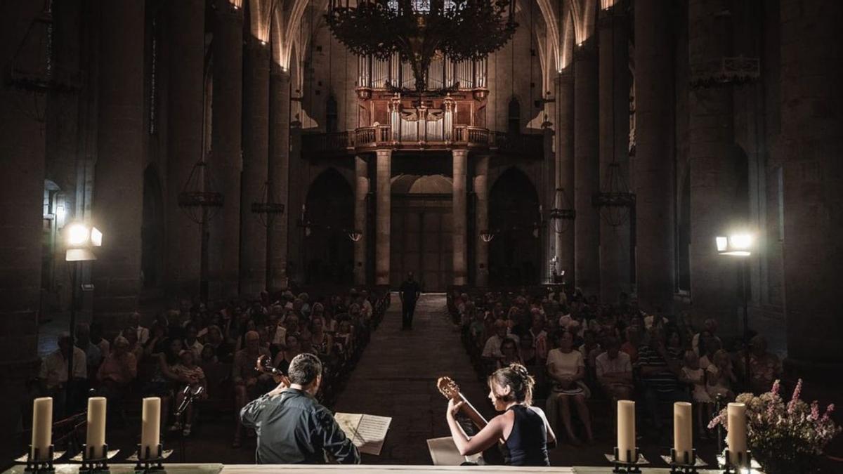 La música i la dansa formen 
part de festivals consolidats com 
el Mediterranean Guitar 
i trobadors.  | BASÍLICA/TURISME CASTELLÓ