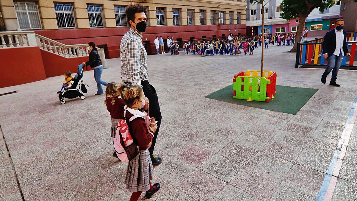 Los alumnos de Infantil del colegio San Buenaventura de Murcia, ayer, estrenando la presencialidad total.