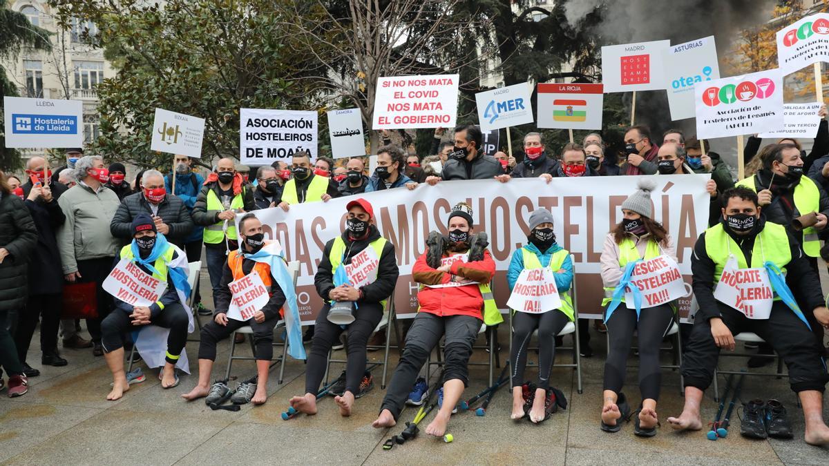 Marcha protesta encabezada por los hosteleros de Pontevedra ante el Congreso
