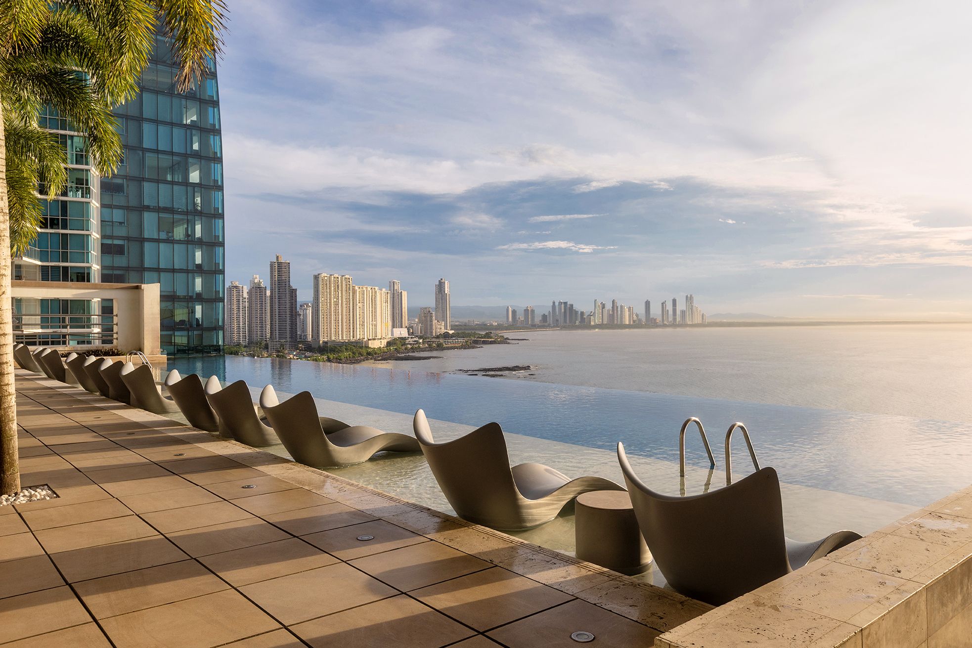 Del skyline al mar: Estos son los mejores destinos para combinar cultura, gastronomía y playa