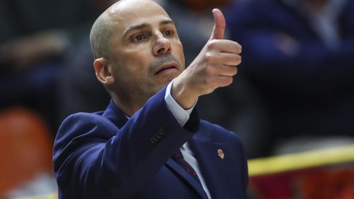 Joan Peñarroya, entrenador del Valencia Basket, en el partido del viernes en La Fonteta contra el Lenovo Tenerife