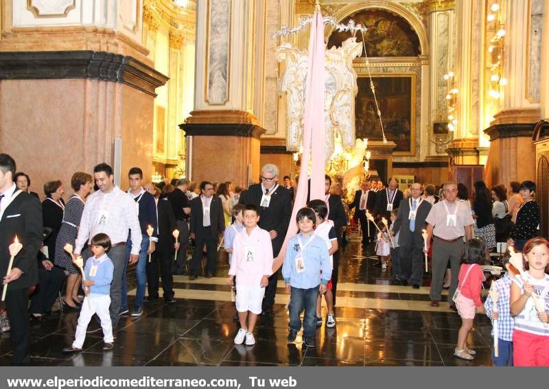 GALERÍA DE FOTOS -- Las rosarieras celebran una solemne procesión en Vila-real