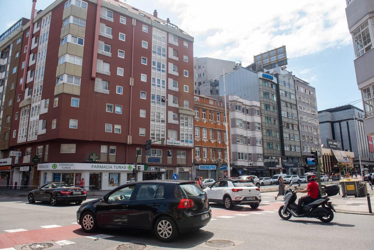 Cruce de una de las principales vías de A Coruña, Ramón y Cajal