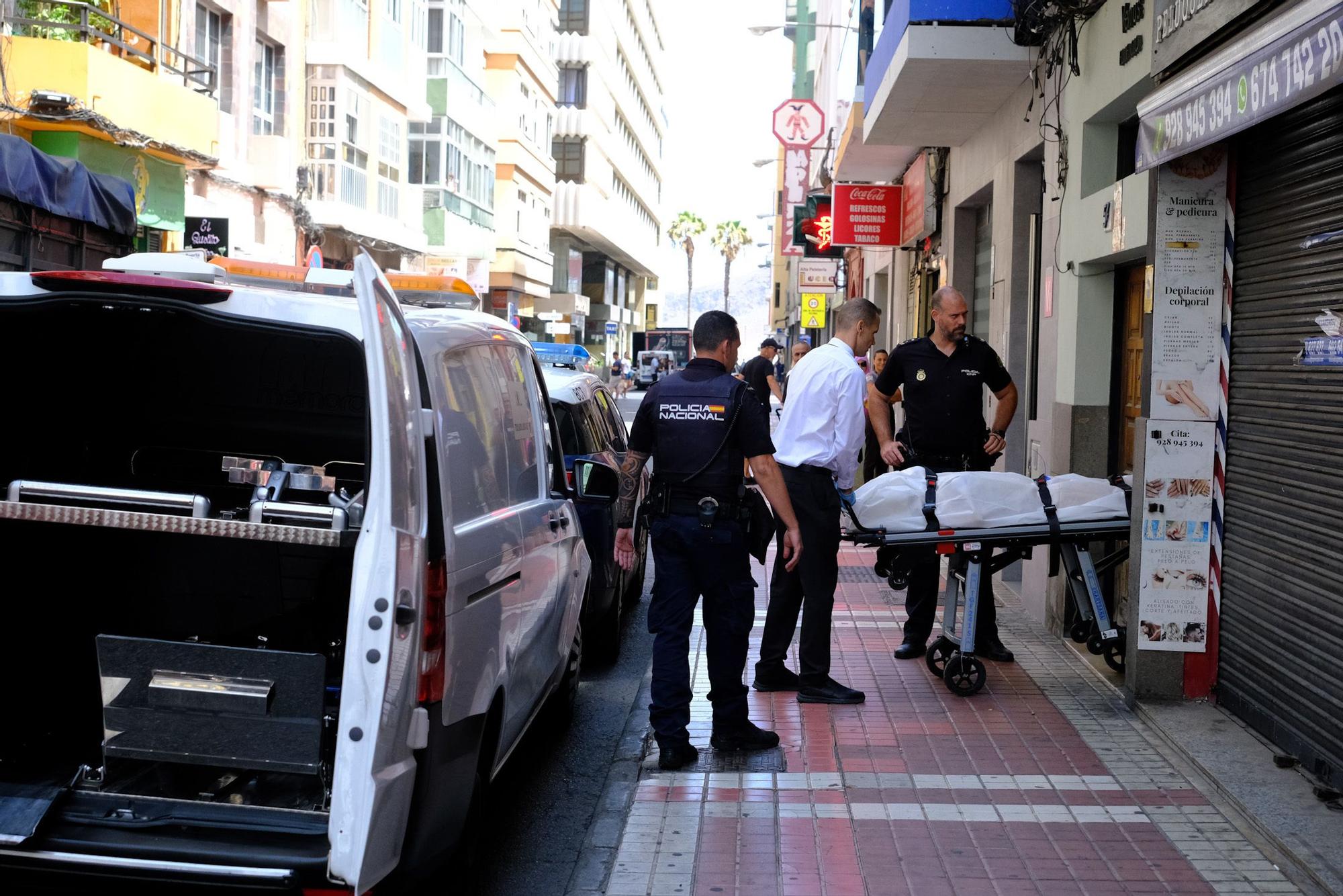 Hallan muerta a una mujer en una vivienda de la zona de Las Canteras