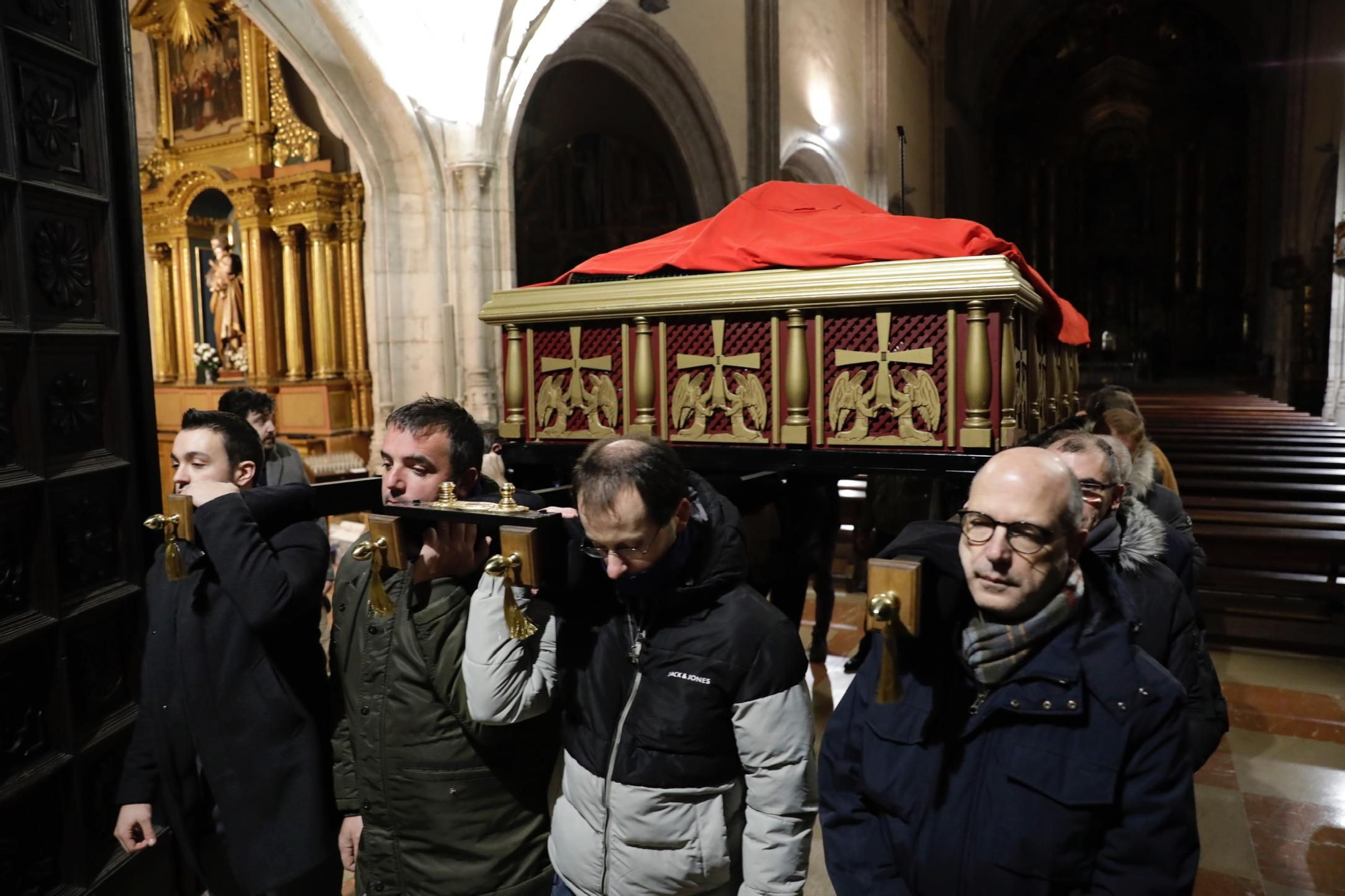 EN IMÁGENES: La Hermandad y Cofradía de Nuestro Padre Jesús Nazareno de Oviedo ya se prepara para la Semana Santa