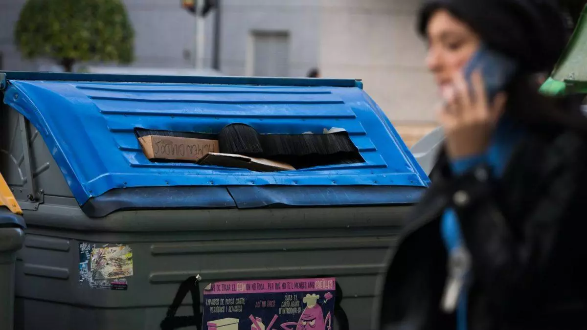 ¿Tirar la basura fuera de horario? En este municipio de Alicante multan con hasta 750 euros