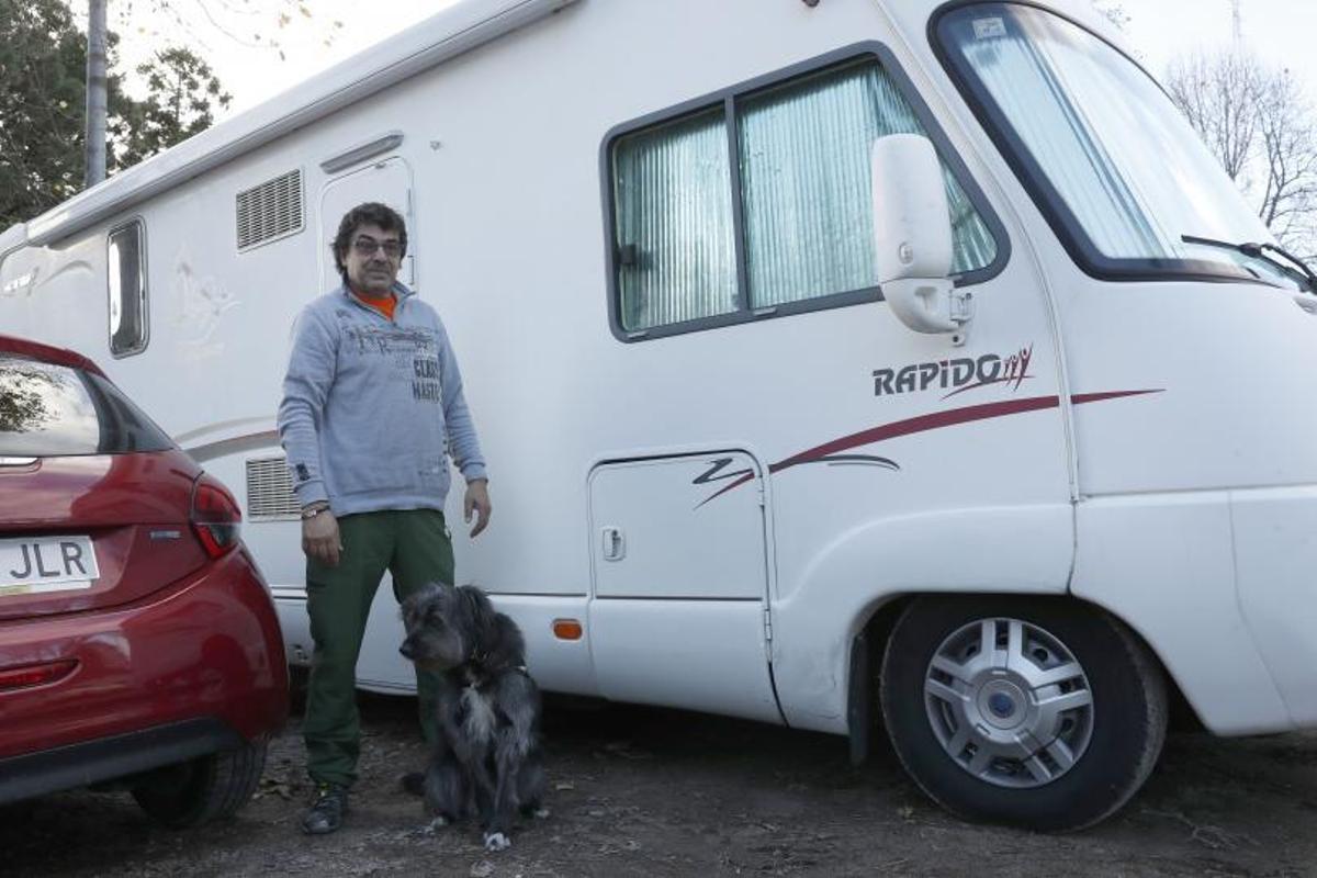 Jose Antonio y su mascota,procedentes de Bilbao.   | // J. L.