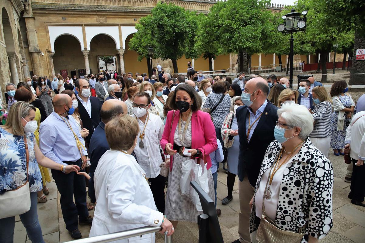 El Simpecado del Rocío en la Catedral El Simpecado del Rocío en la Catedral