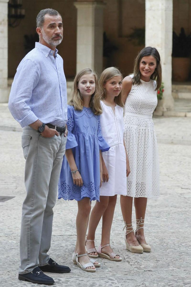 Don Felipe y Doña Letizia con la Princesa Leonor y la Infanta Sofía