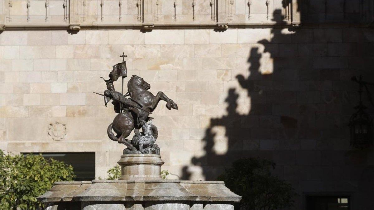 El Pati dels Tarongers, este martes, sin el lazo amarillo.