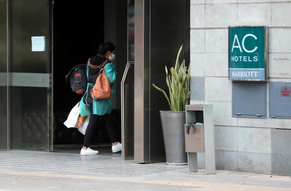 Los pacientes leves de la COVID-19 pasan su cuarentena en hoteles