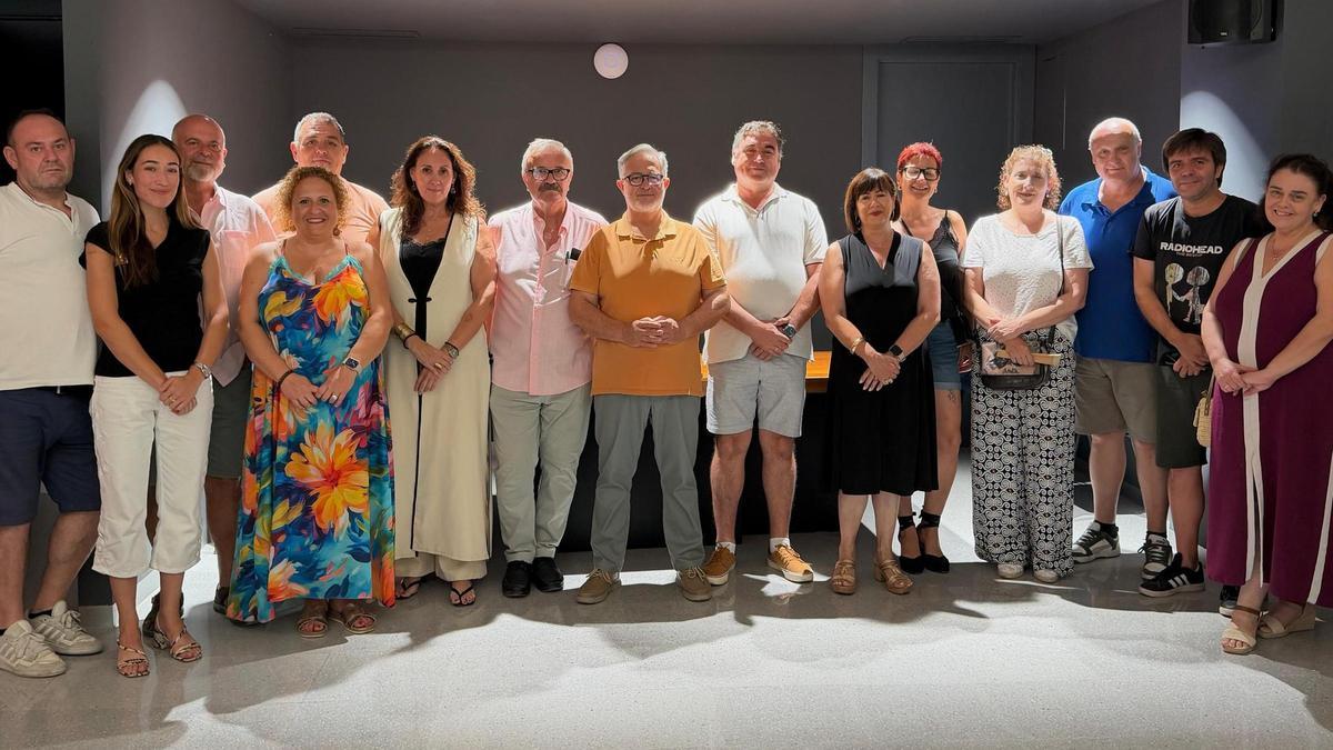 La junta directiva de los Moros y Cristianos de San Vicente